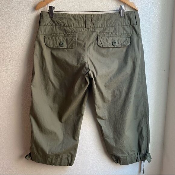 Nike | Olive Green Capri Pants, Size M - Picture 3 of 13